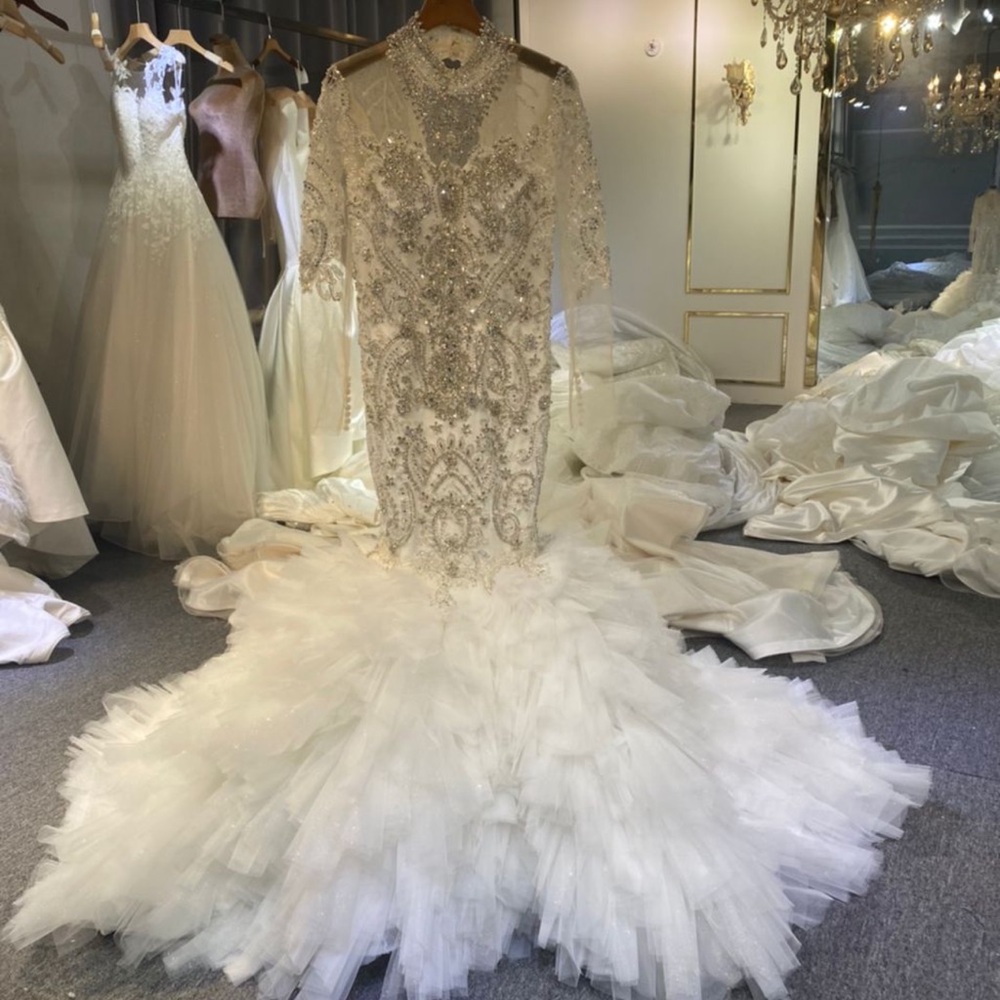 Wedding dress with beading (Amanda Novias) BRAND NEW ! - Picture 3 of 6